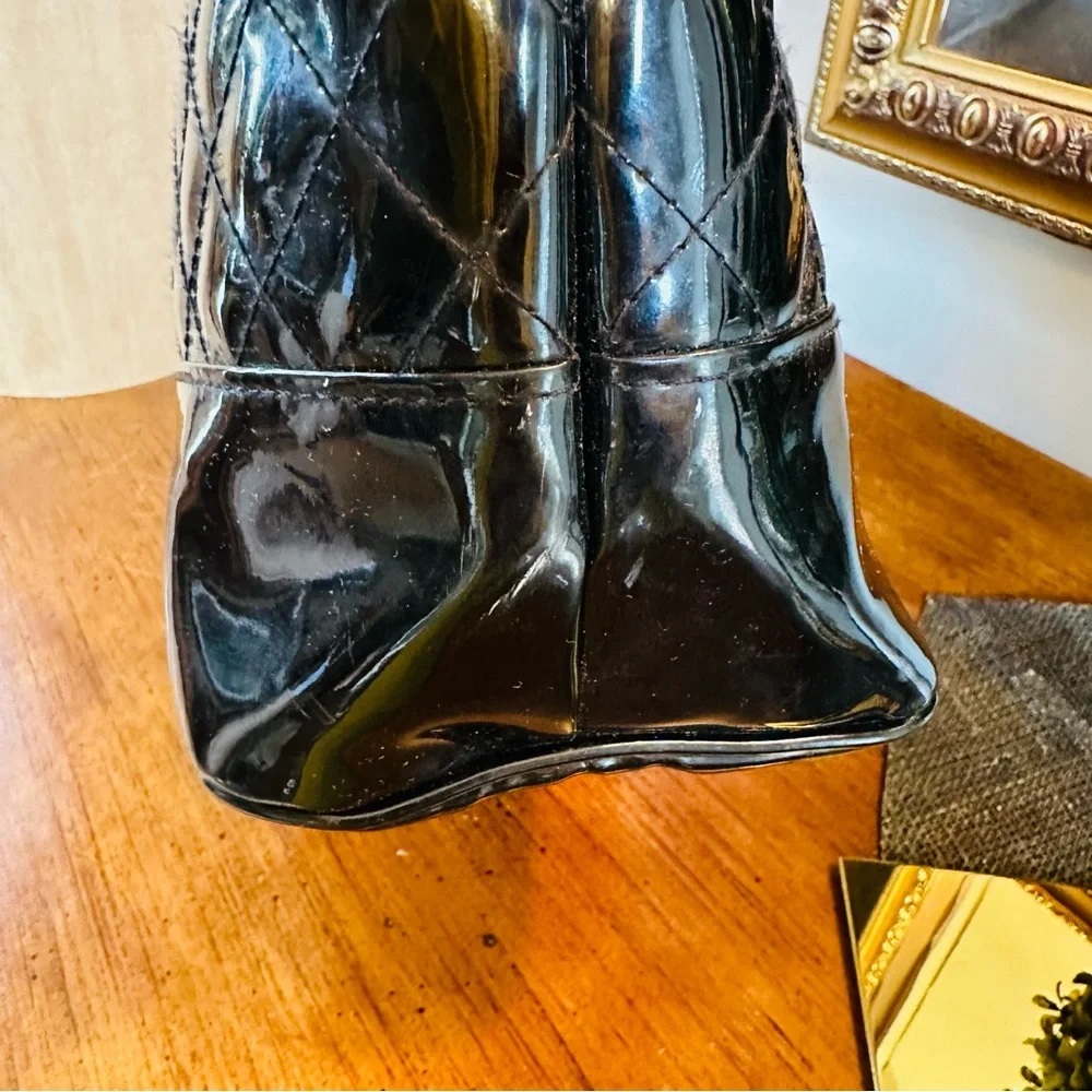 NORDSTROMS QUILTED PATTERN PLEATHER TOTE BAG 12”H - 16”W - 4 1/2”D Great Cond - Picture 8 of 12